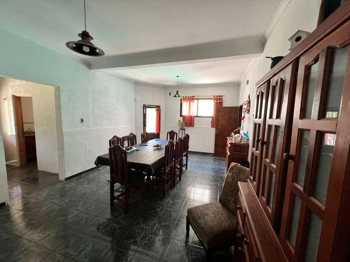 CASA 6 AMBIENTES 280m² PILETA+QUINCHO MARIA SELVA 4