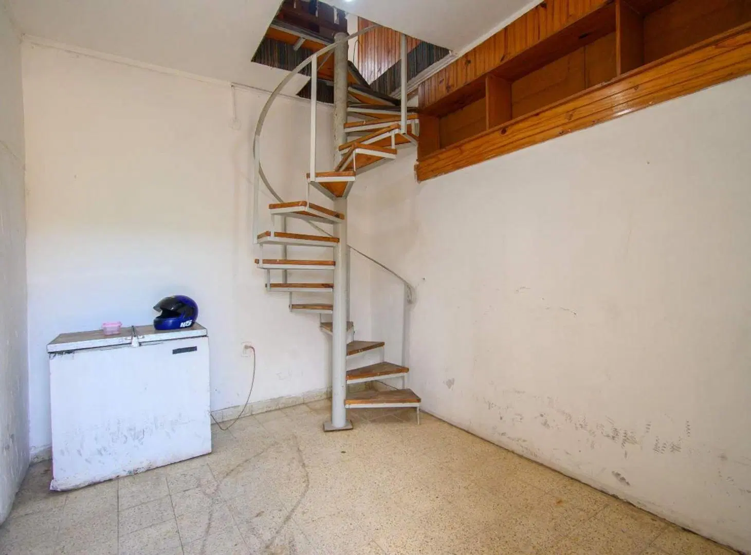3 departamentos y galpón. SE VENDE 4