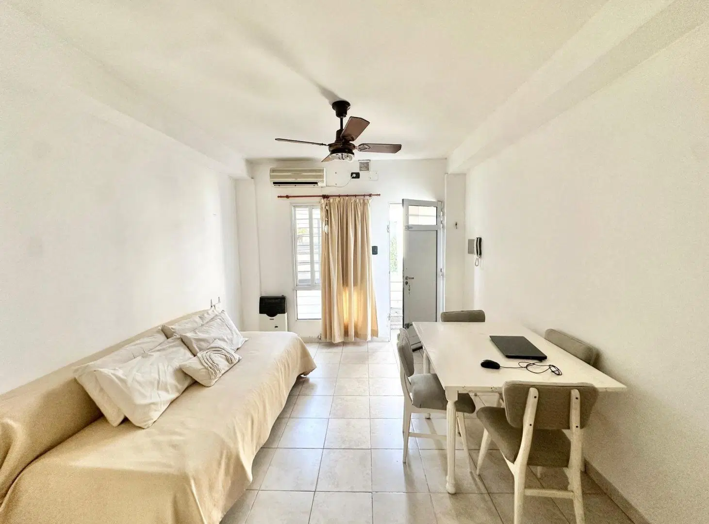 SE VENDE MONOAMBIENTE AL FRENTE SOBRE GRL PAZ 5400 3