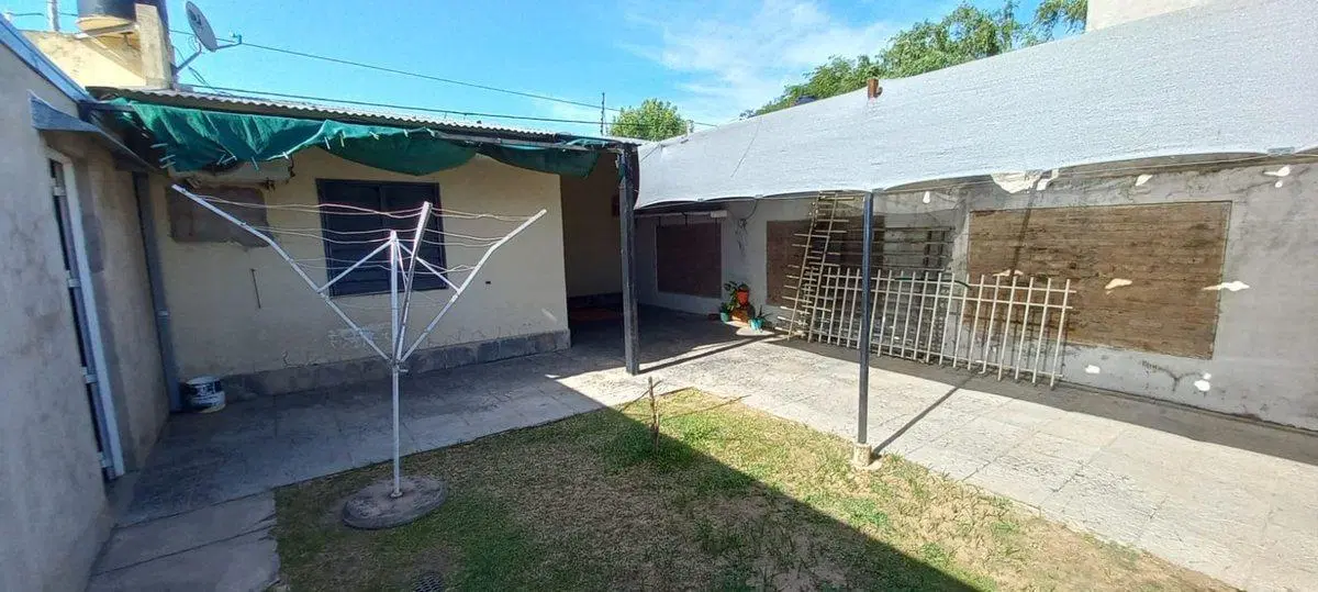 Casa Las Delicias, 2 dorm. 5 ambientes, cochera 4