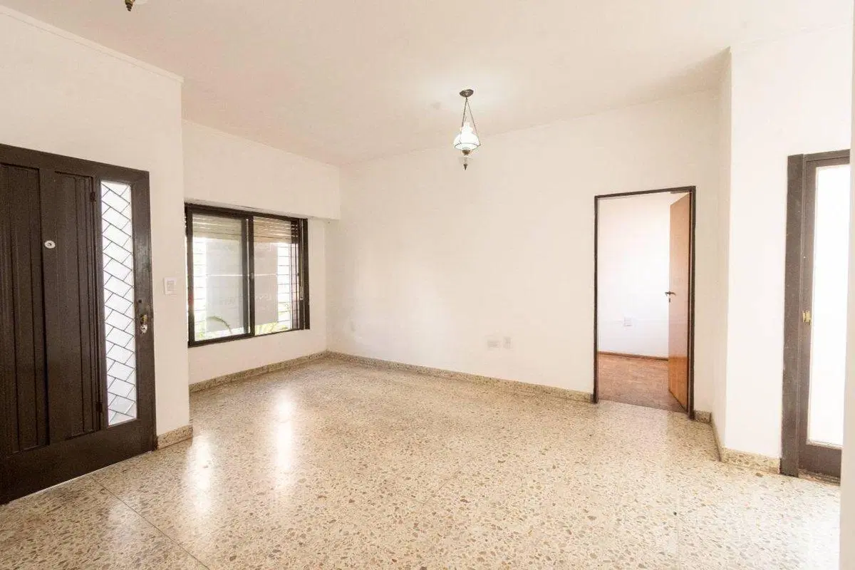 Casa en venta – Microcentro. Apta crédito. 3