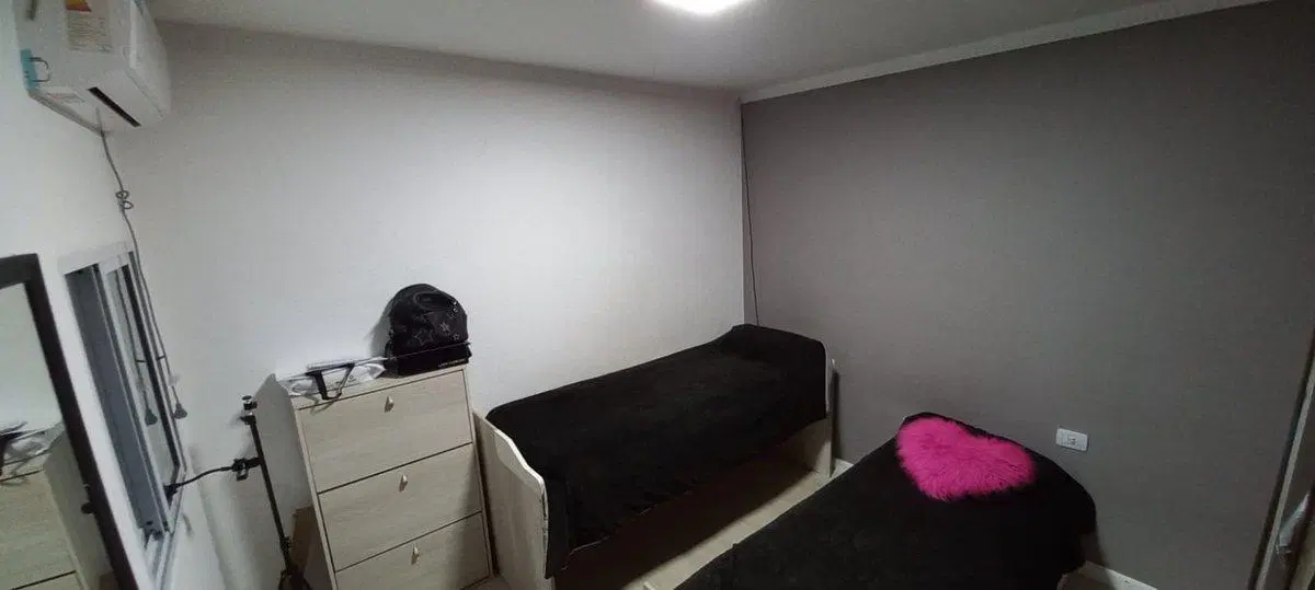 Propiedad q/consta de 4 Casas y un local comercial 4