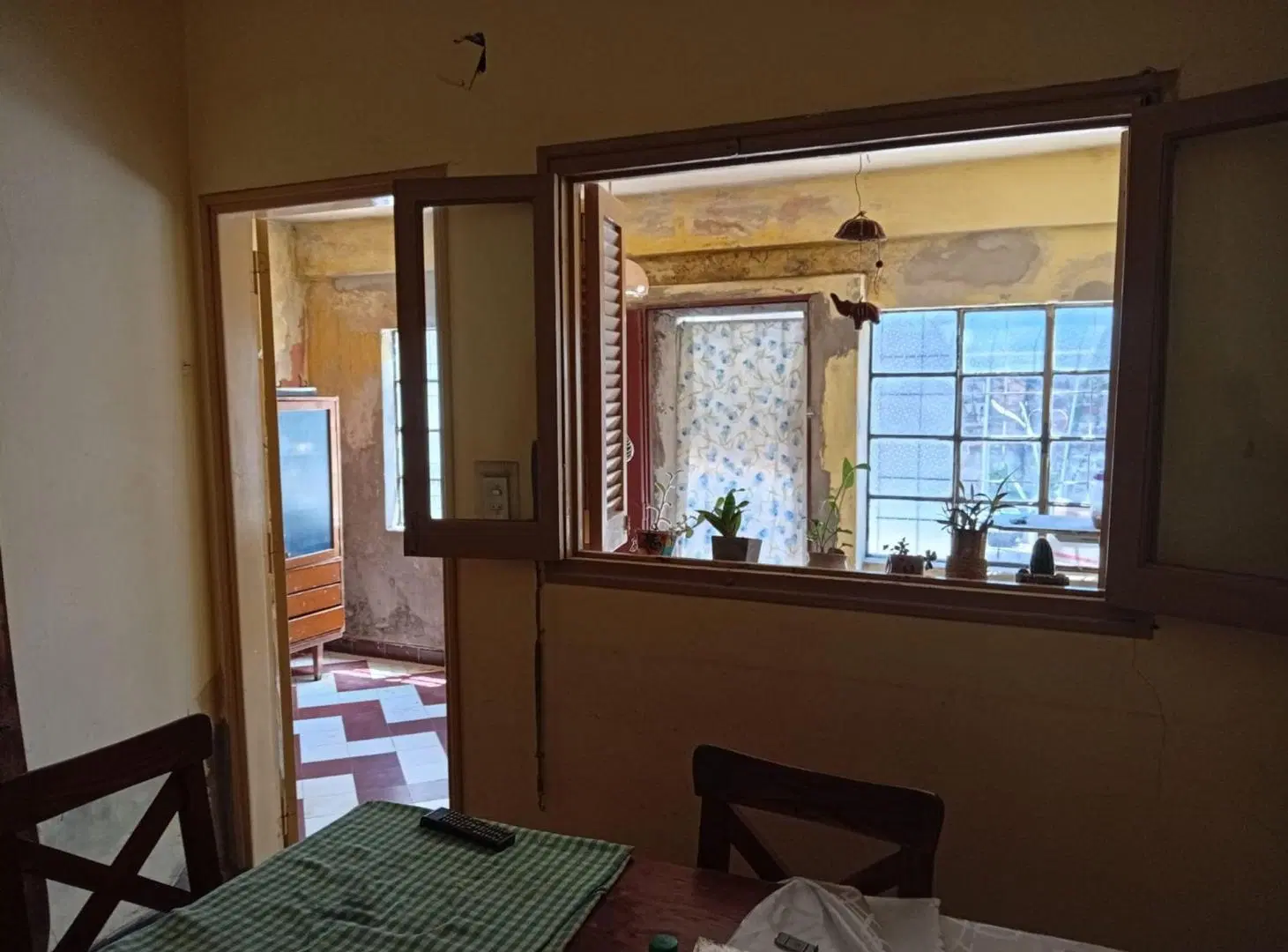 Casa con gran terreno en Avenida Lujan 4