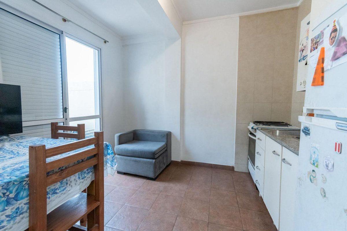 Foto de DEPARTAMENTO EN VENTA 1 DOR AL FRENTE CON BALCON, imagen 4