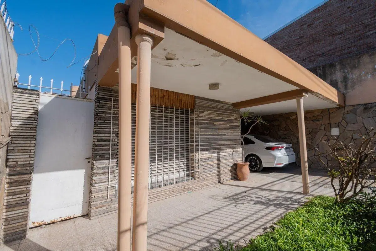 Se vende casa con gran terreno en Santa Fe 5