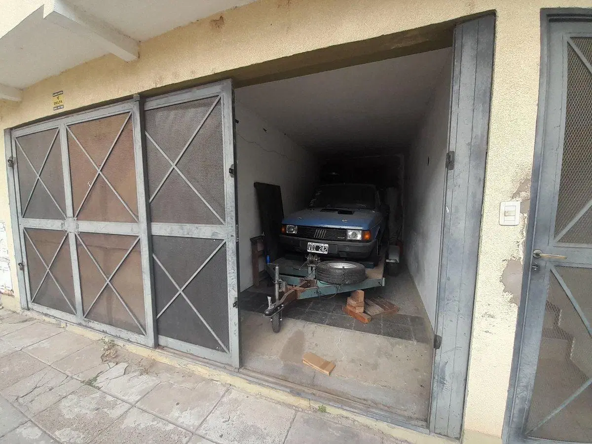 TERRENO INTERNO Y COCHERA EN BARRIO ROMA 3