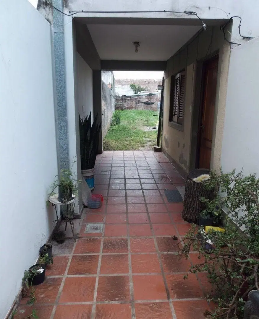 TERRENO INTERNO Y COCHERA EN BARRIO ROMA 2