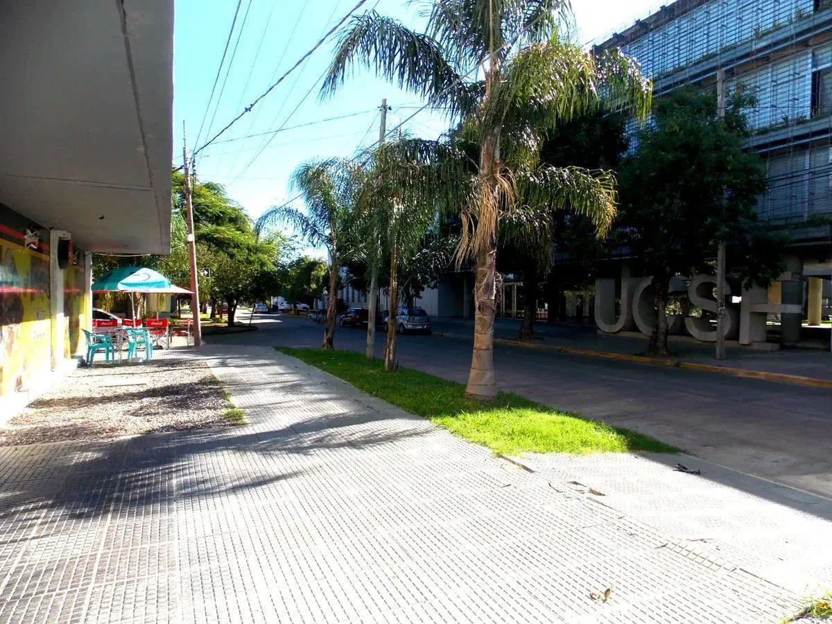 LOCAL COMERCIAL FRENTE A LA UNIVERSIDAD CATÓLICA 2