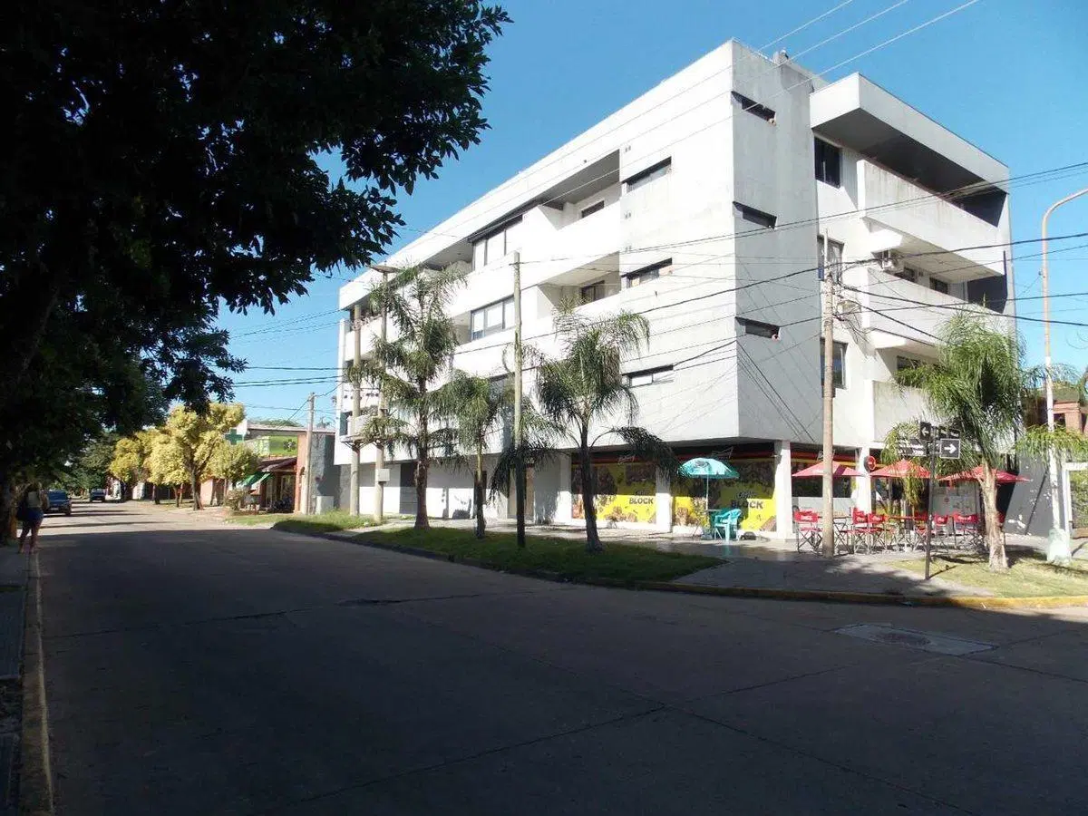 LOCAL COMERCIAL FRENTE A LA UNIVERSIDAD CATÓLICA 3