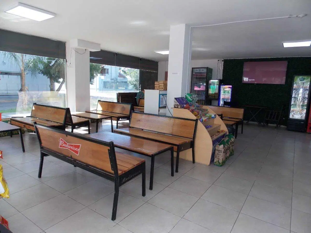 LOCAL COMERCIAL FRENTE A LA UNIVERSIDAD CATÓLICA 4