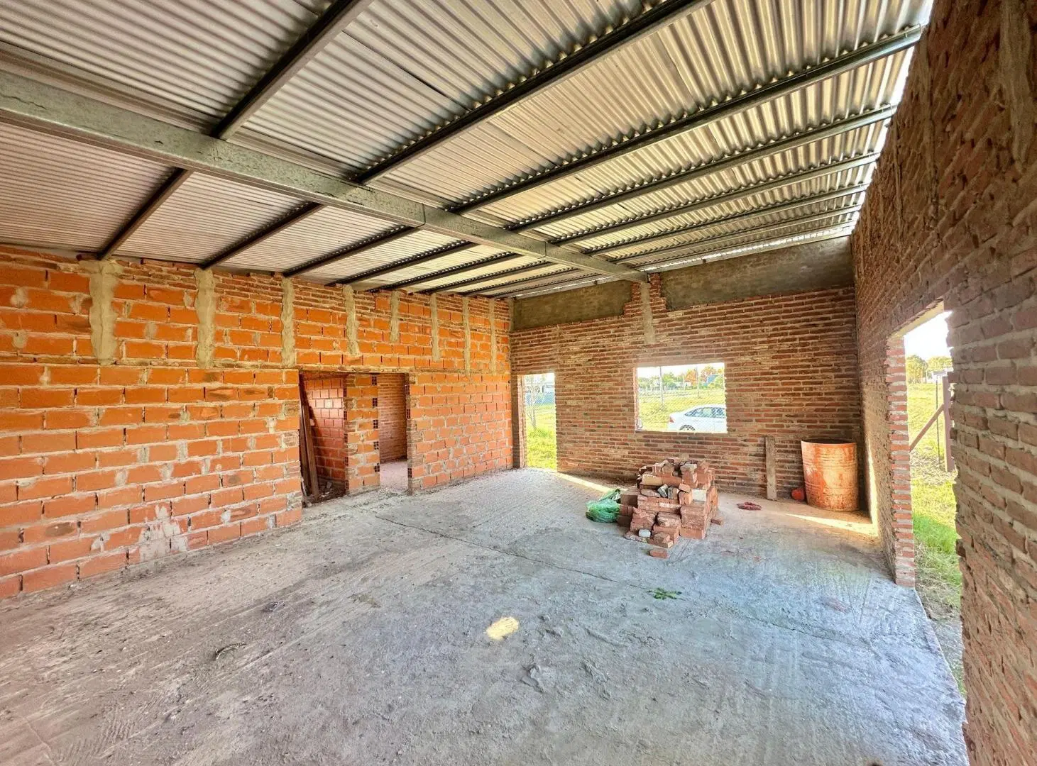 SE VENDE TERRENO CON CONSTRUCCION 3