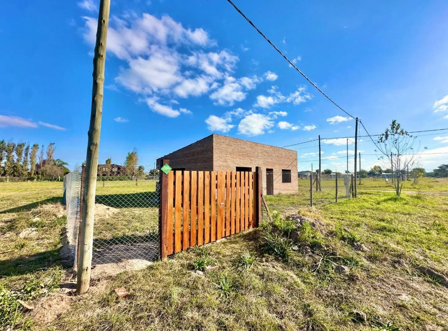 SE VENDE TERRENO CON CONSTRUCCION 8