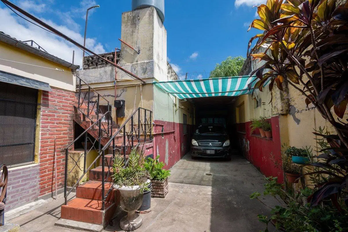 Se vende casa a 100m de Aristóbulo del Valle 8