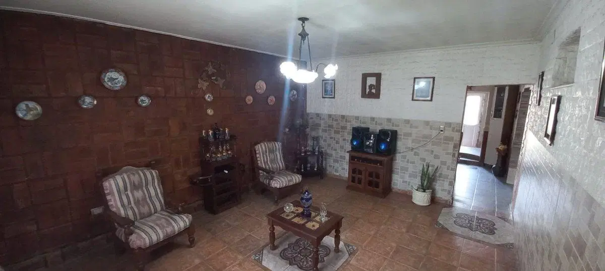Casa 2 Dormitorios, Local y Patio,Zona E.Encendida 2
