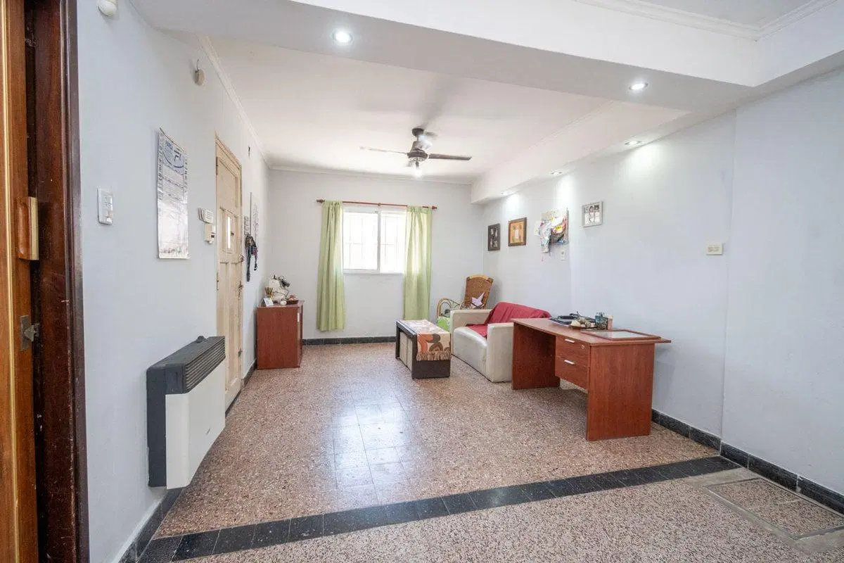 Casa 4 dormitorios 2 cocheras patio zona C. Verna 2