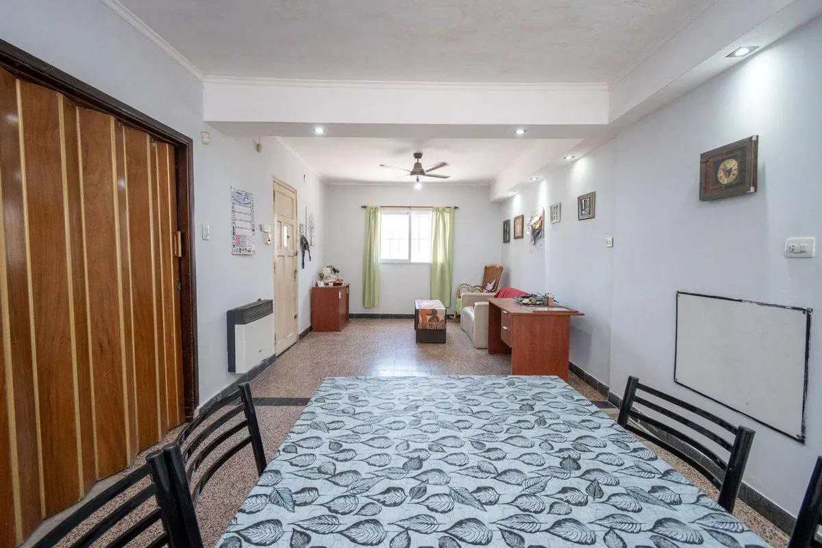 Casa 4 dormitorios 2 cocheras patio zona C. Verna 8