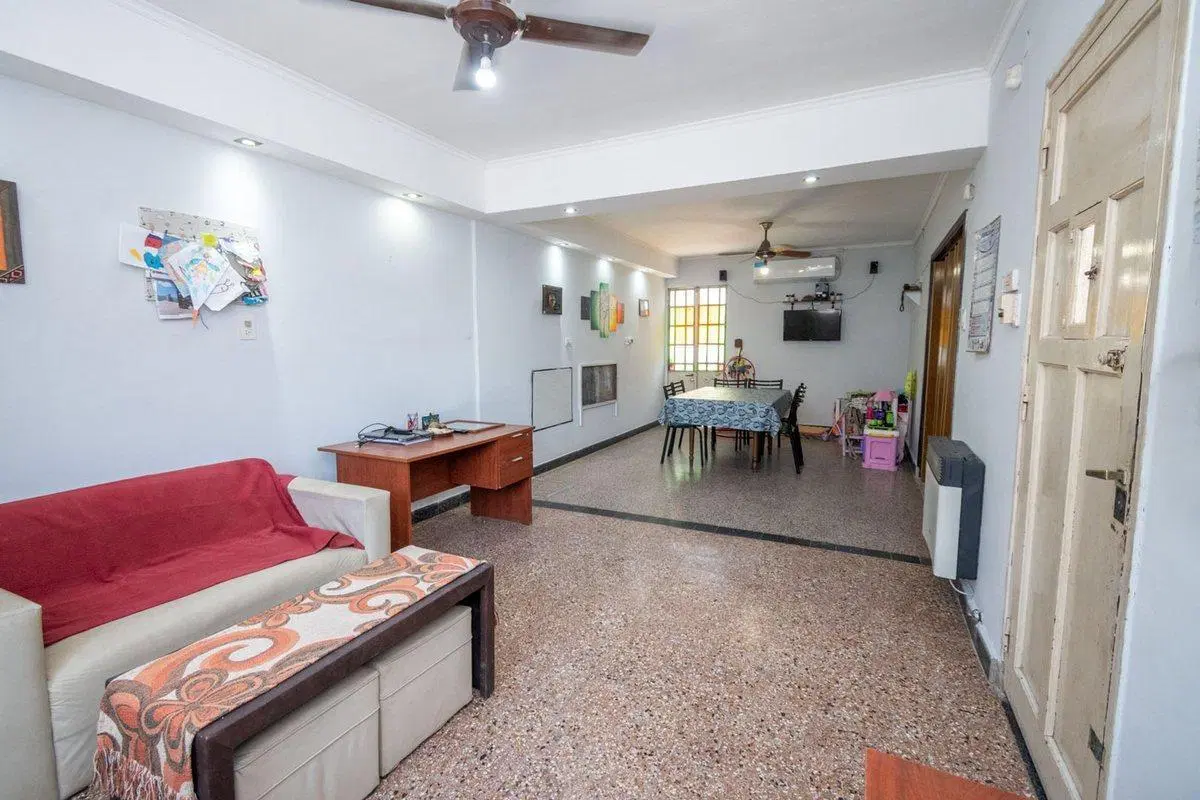 Casa 4 dormitorios 2 cocheras patio zona C. Verna 5