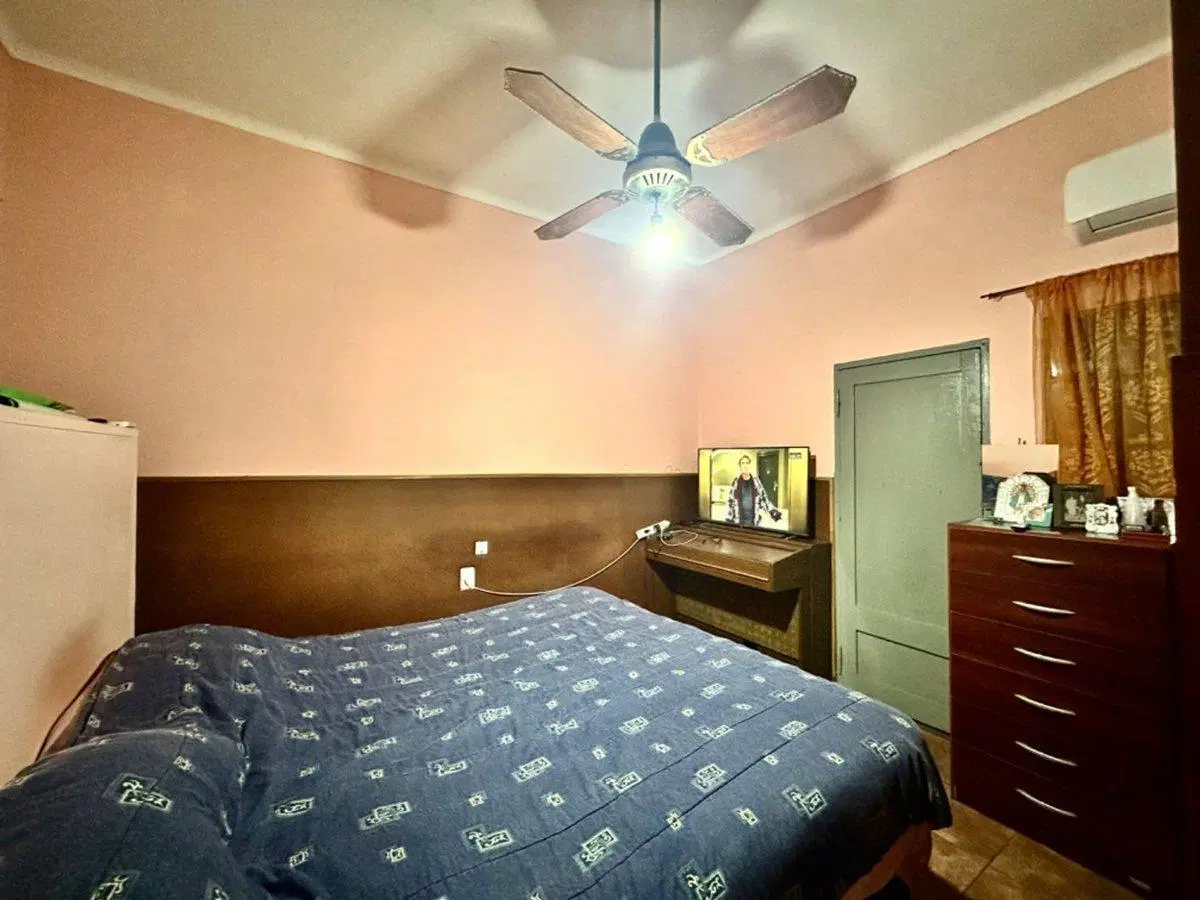 CASA EN VENTA con garage + dpto 3
