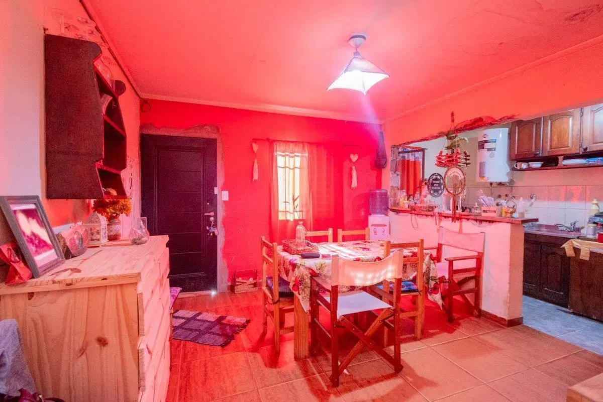 EXCELENTE CASA 2 DORM  , COCHERA Y PATIO 8