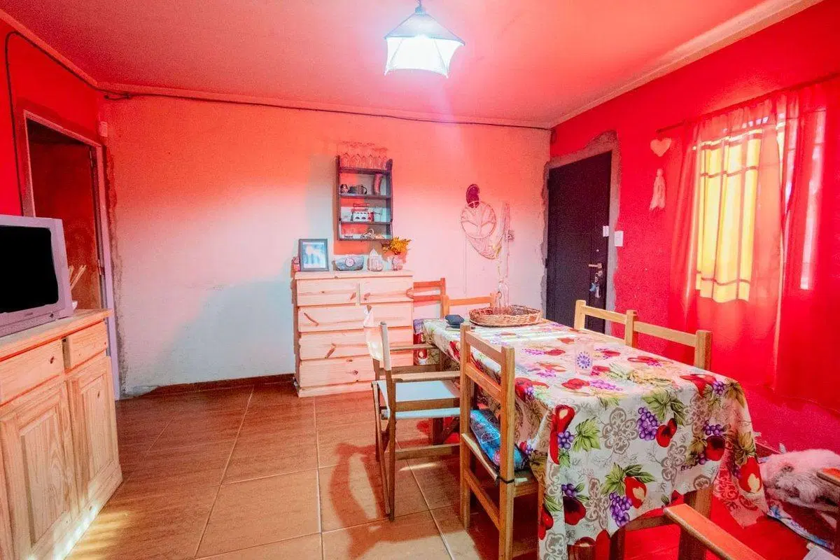 EXCELENTE CASA 2 DORM  , COCHERA Y PATIO 2