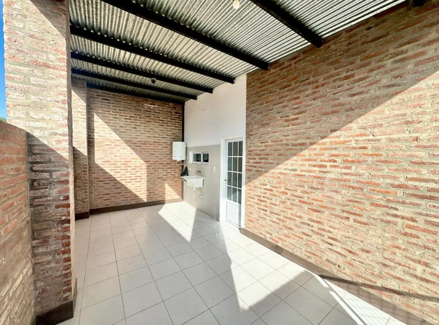 DPTO DE 1 DORM PRIMER PISO EN MONTE VERA 5