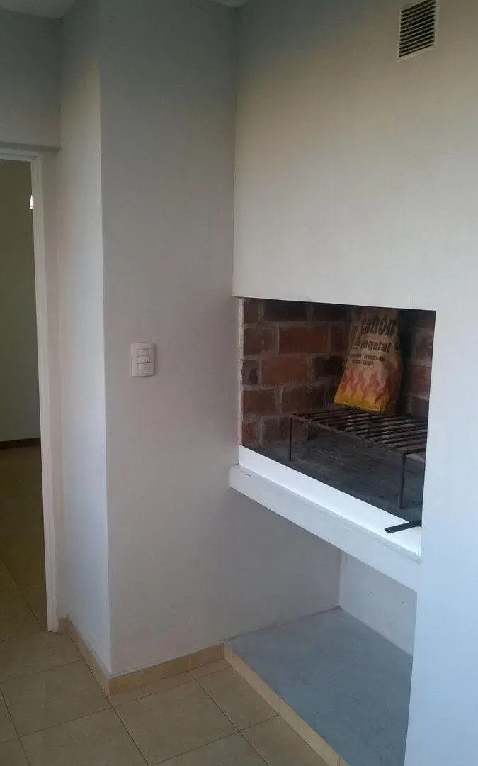 Se alquila departamento de 2 dormitorios y cochera 5