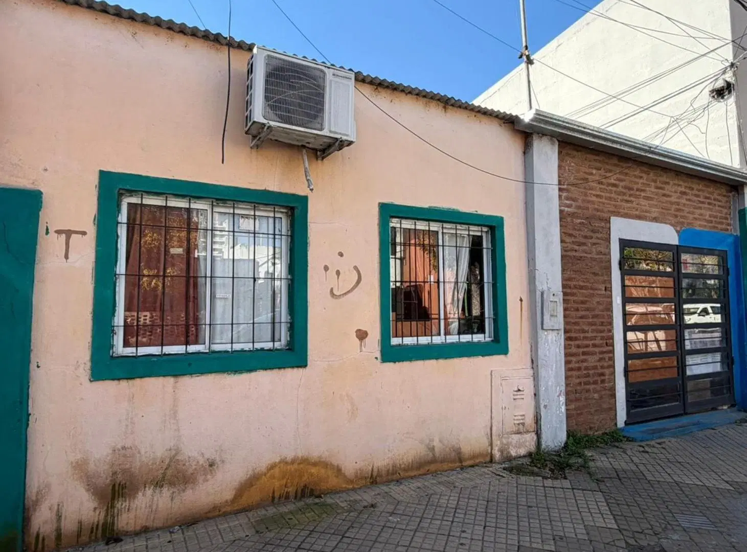 Se vende Casa/Lote a Modernizar Barrio Candioti. 3
