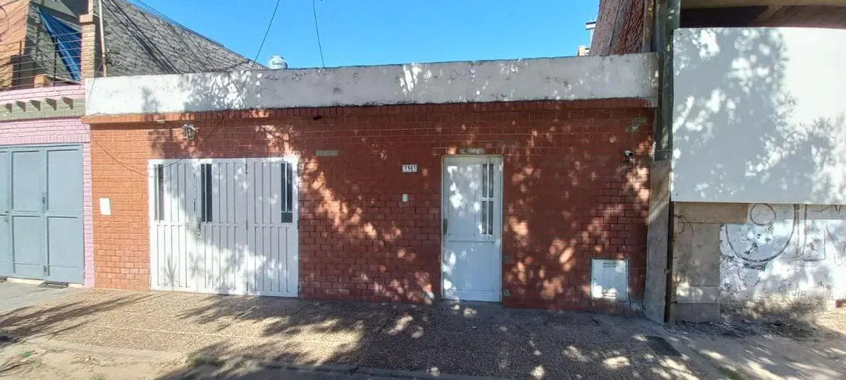 Casa de 5 ambientes, cochera, Peñaloza al 7100 2