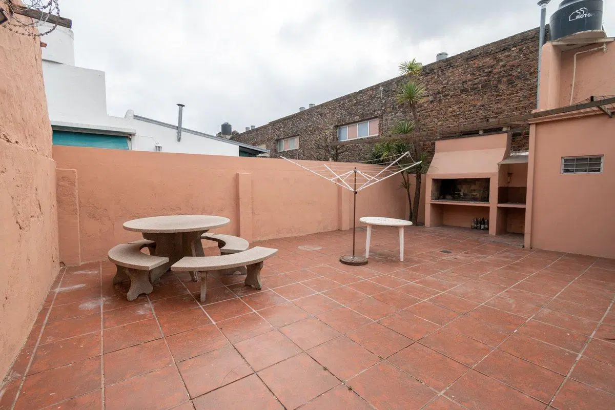 Casa amplia en venta con departamento interno 8