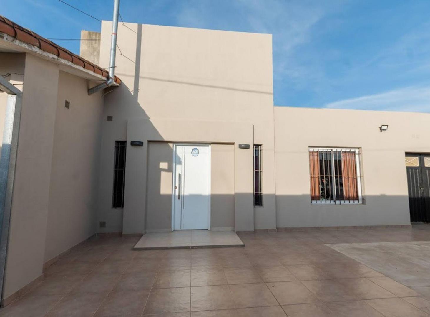 Foto de SE VENDE CASA MODERNA, FUNCIONAL Y AMPLIO TERRENO., imagen 1