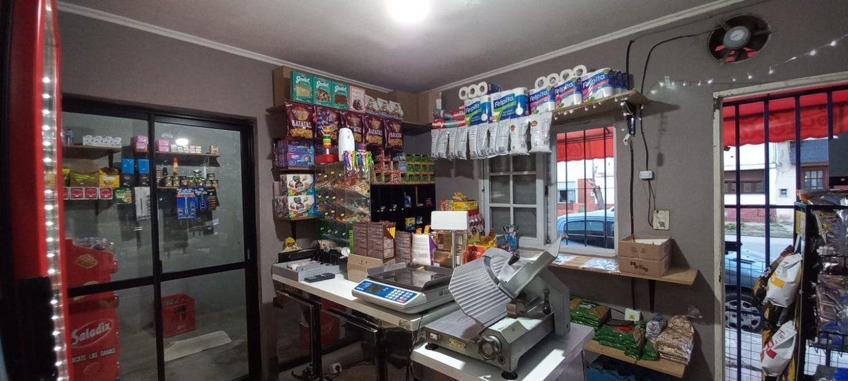 Foto de Propiedad q/consta de 4 Casas y un local comercial, imagen 5