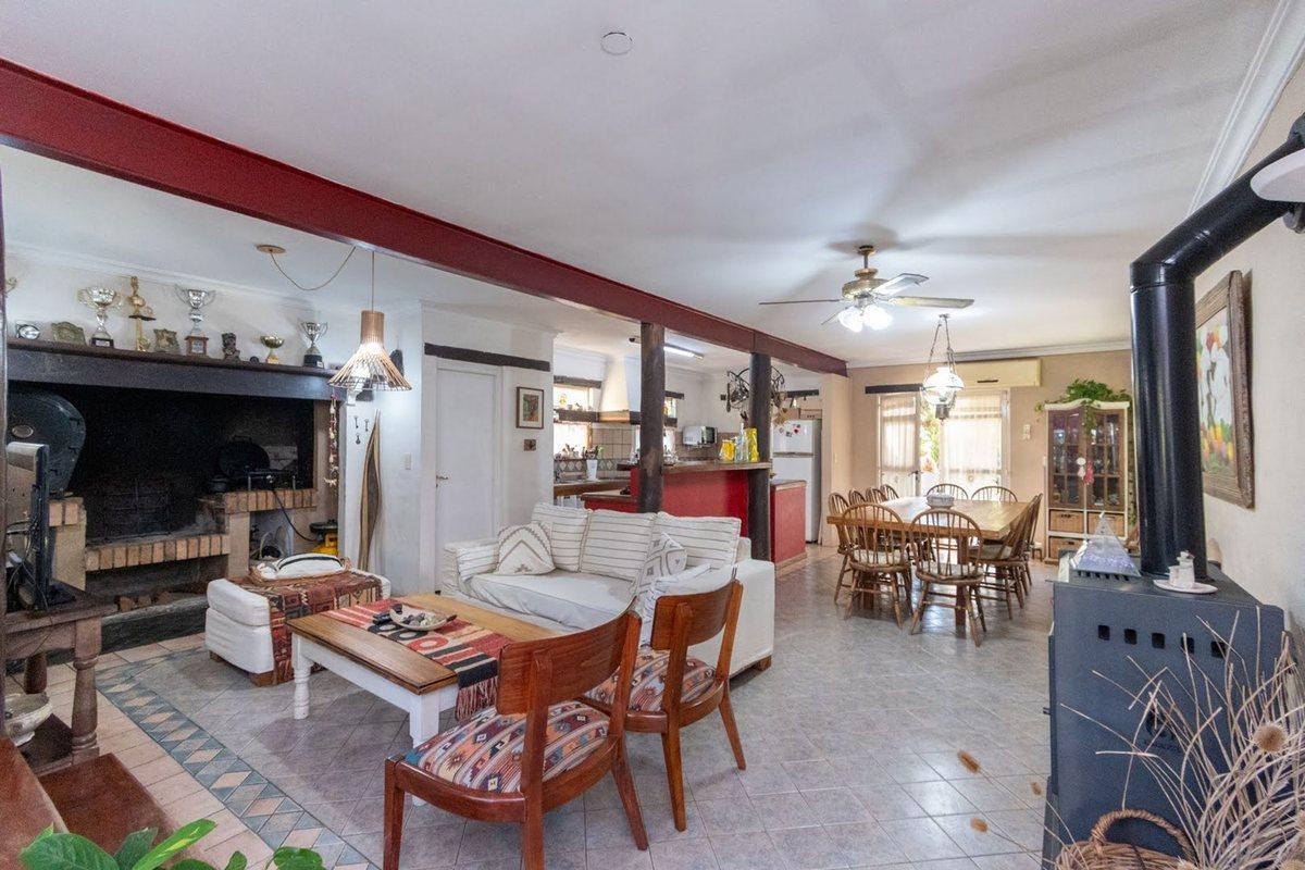 Foto de Casa en Villa Calefornia de 3 dormitorios, pileta, imagen 1
