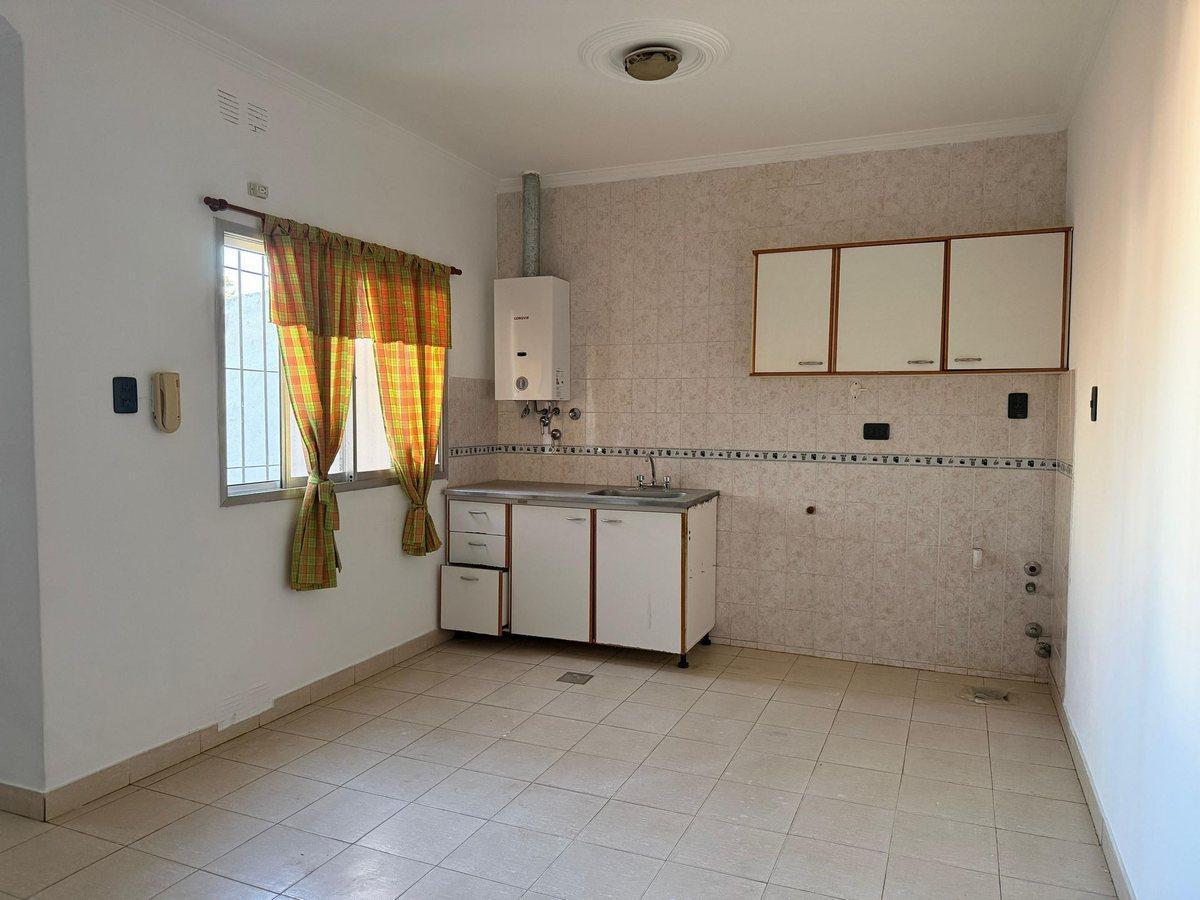 Foto de Departamento en alquiler –Primer piso por escalera, imagen 1