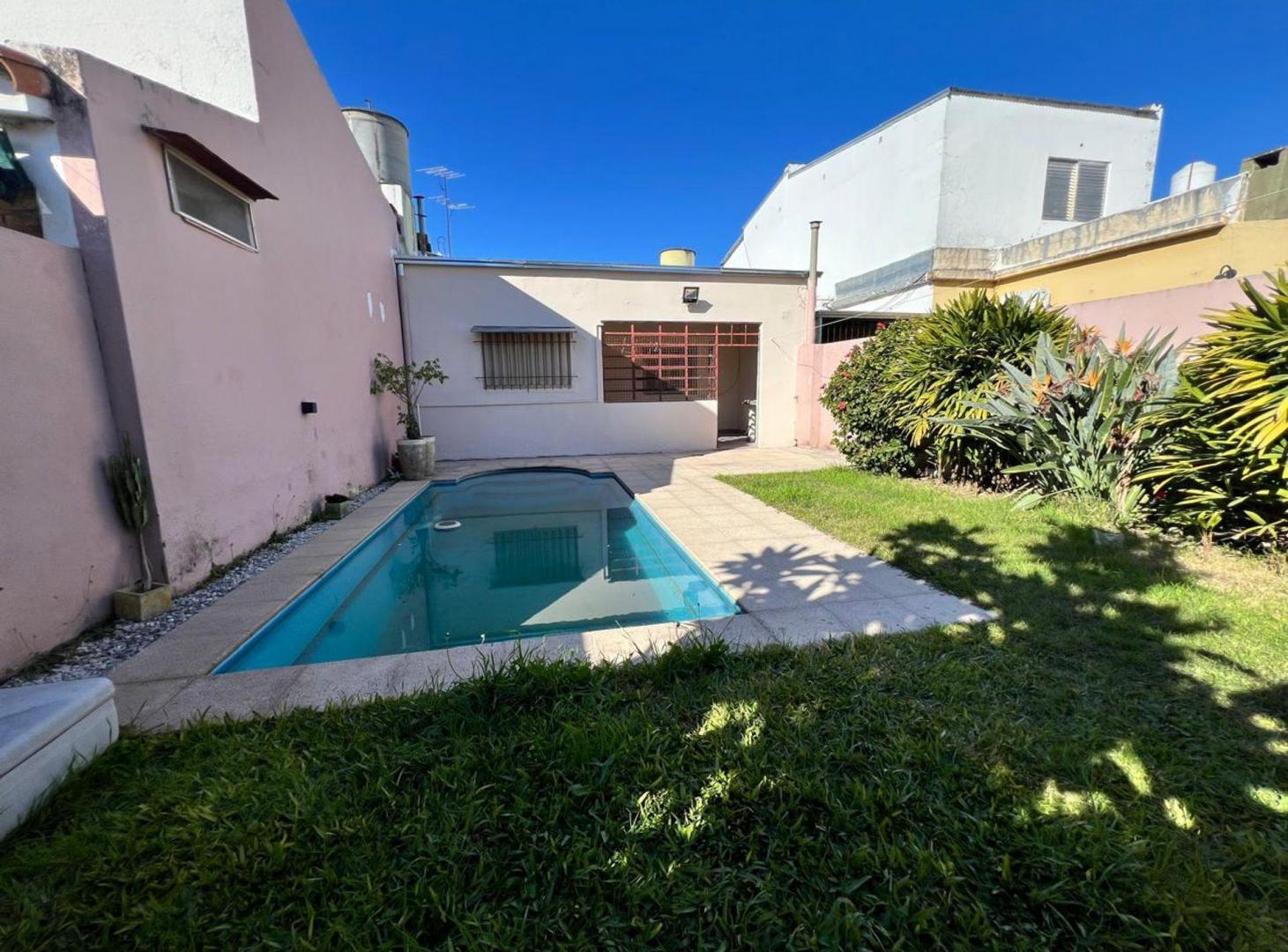 Foto de CASA 2 DORMITORIOS PATIO Y PILETA APTA CREDITO, imagen 3