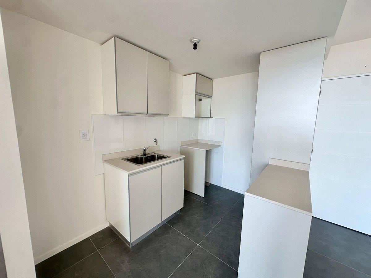 Foto de SE VENDE DPTO 1 DOR/COCHERA BV. CENTER TORRE I, imagen 3