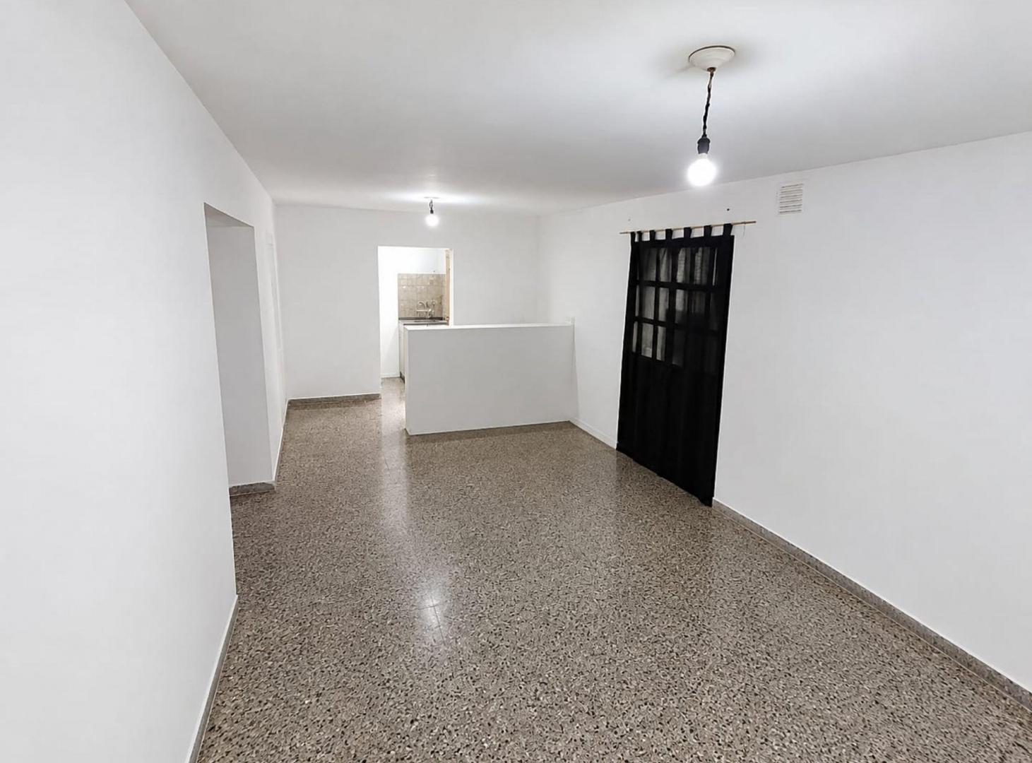 Foto de Casa 2 Dormitorios, Cochera. Espora al 2300, imagen 3