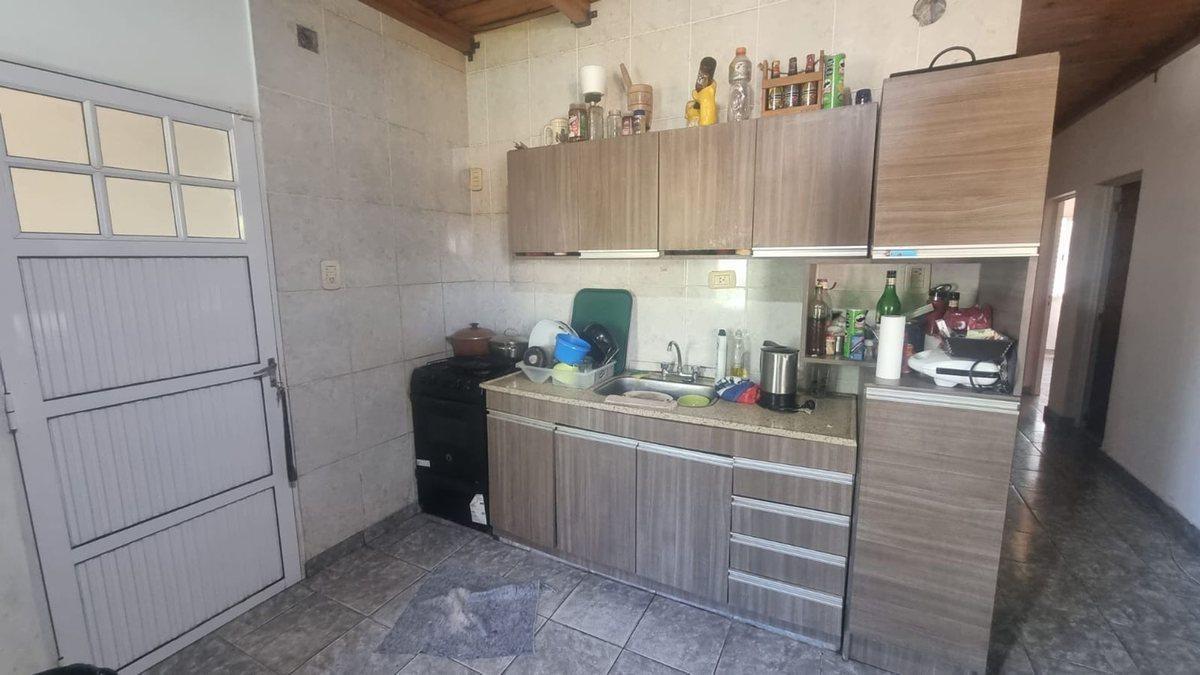 Foto de Venta Casa 3 dormitorios a pocos mts. ruta Cayastá, imagen 2