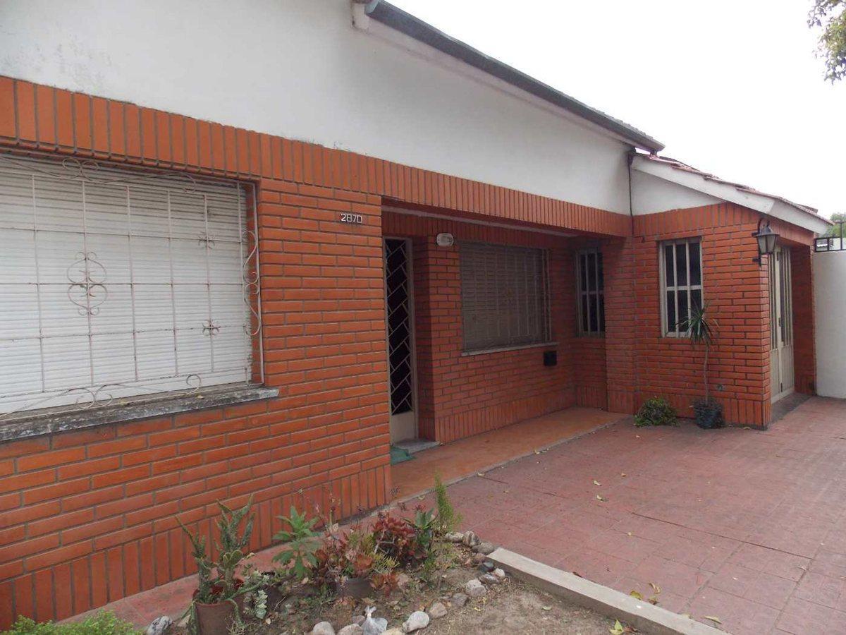Foto de CASA DE TRES DORMITORIO Y COCHERA EN SANTO TOMÉ, imagen 2