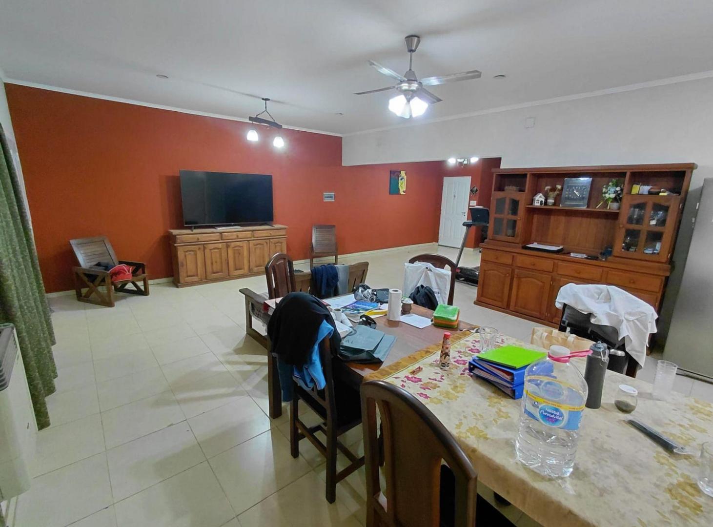 Foto de Casa con ambientes grandes y cómodos con pileta, imagen 5