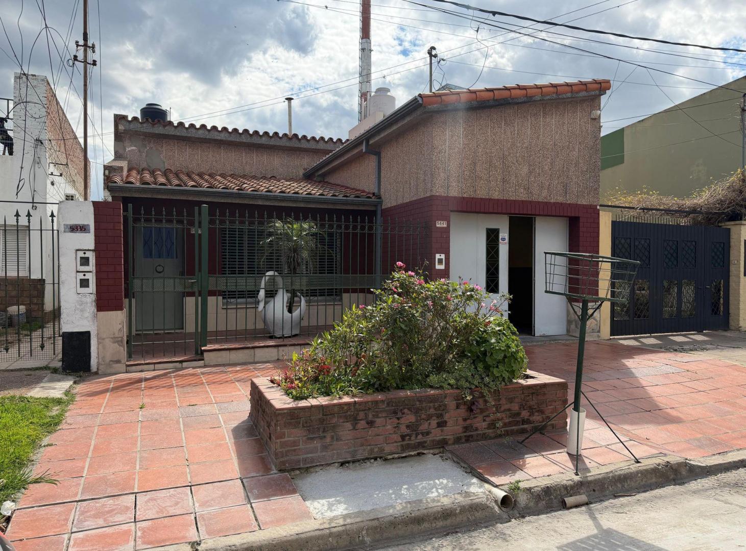 Foto de CASA EN BARRIO SGTO. CABRAL (APTA A CREDITO)., imagen 5