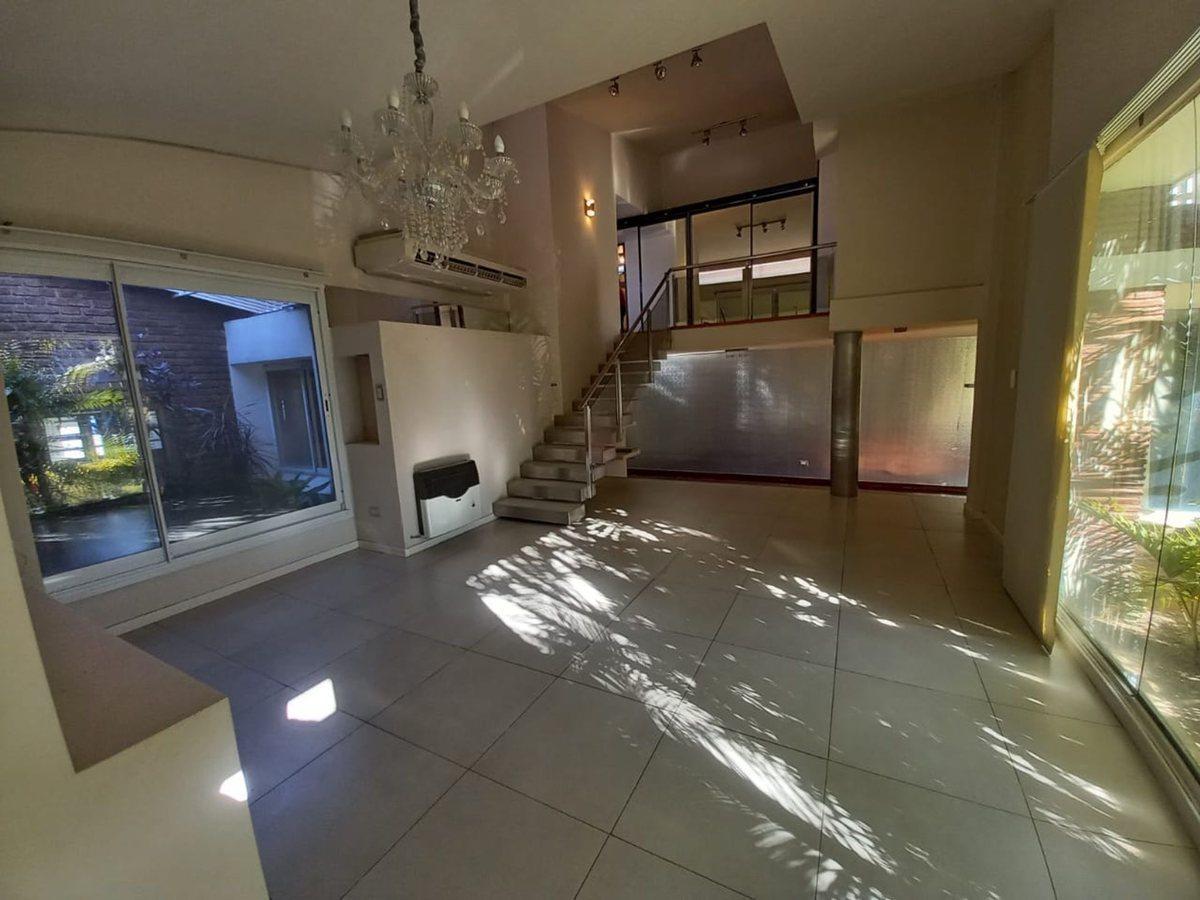 Foto de REMAX vende Casa de Categoria. Excelente ubicación, imagen 4
