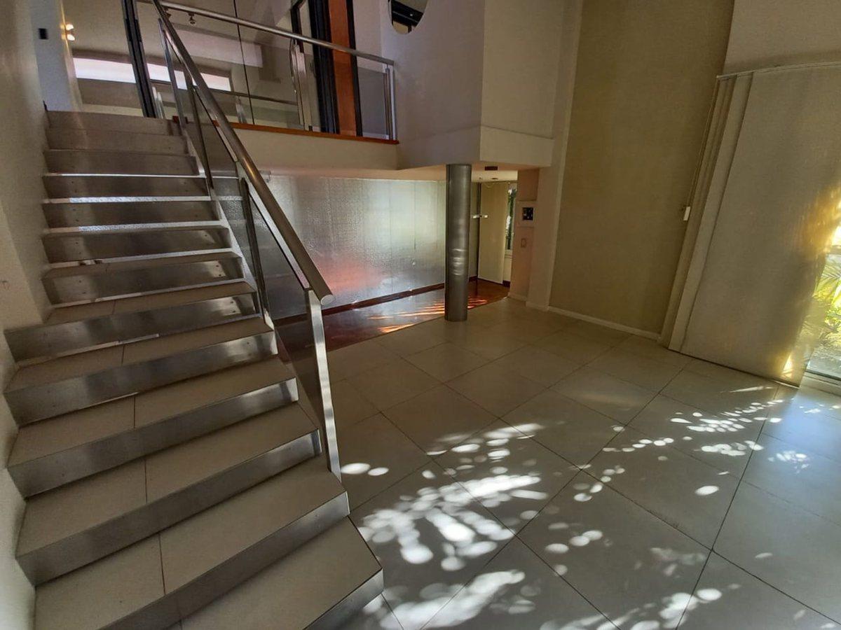 Foto de REMAX vende Casa de Categoria. Excelente ubicación, imagen 5