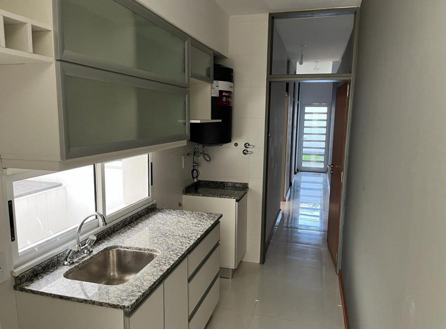 Foto de SE ALQUILA DPTO A ESTRENAR 2D Y COCHER B° M. SELVA, imagen 3