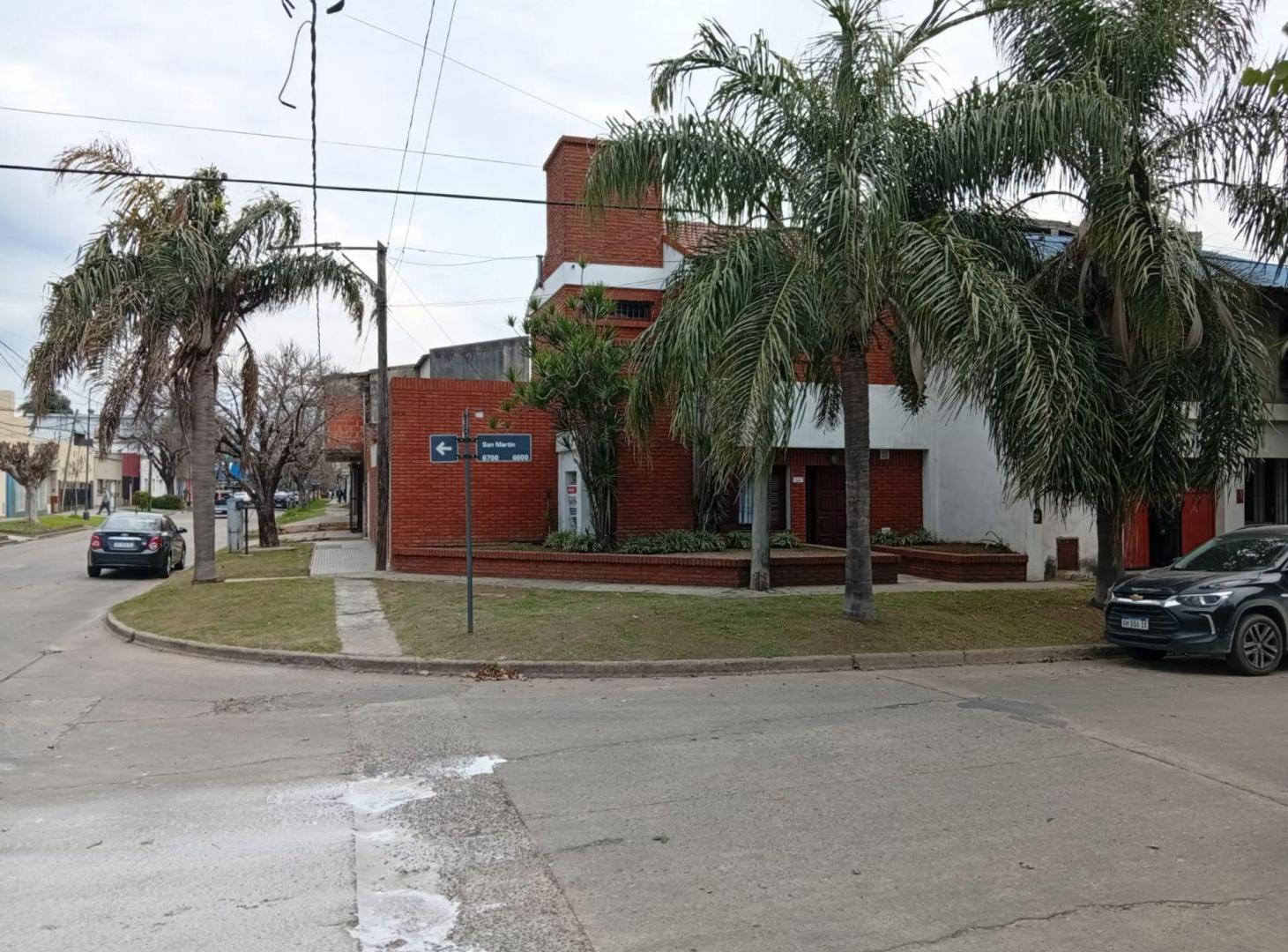 Foto de Casa amplia de dos plantas en esquina, imagen 5