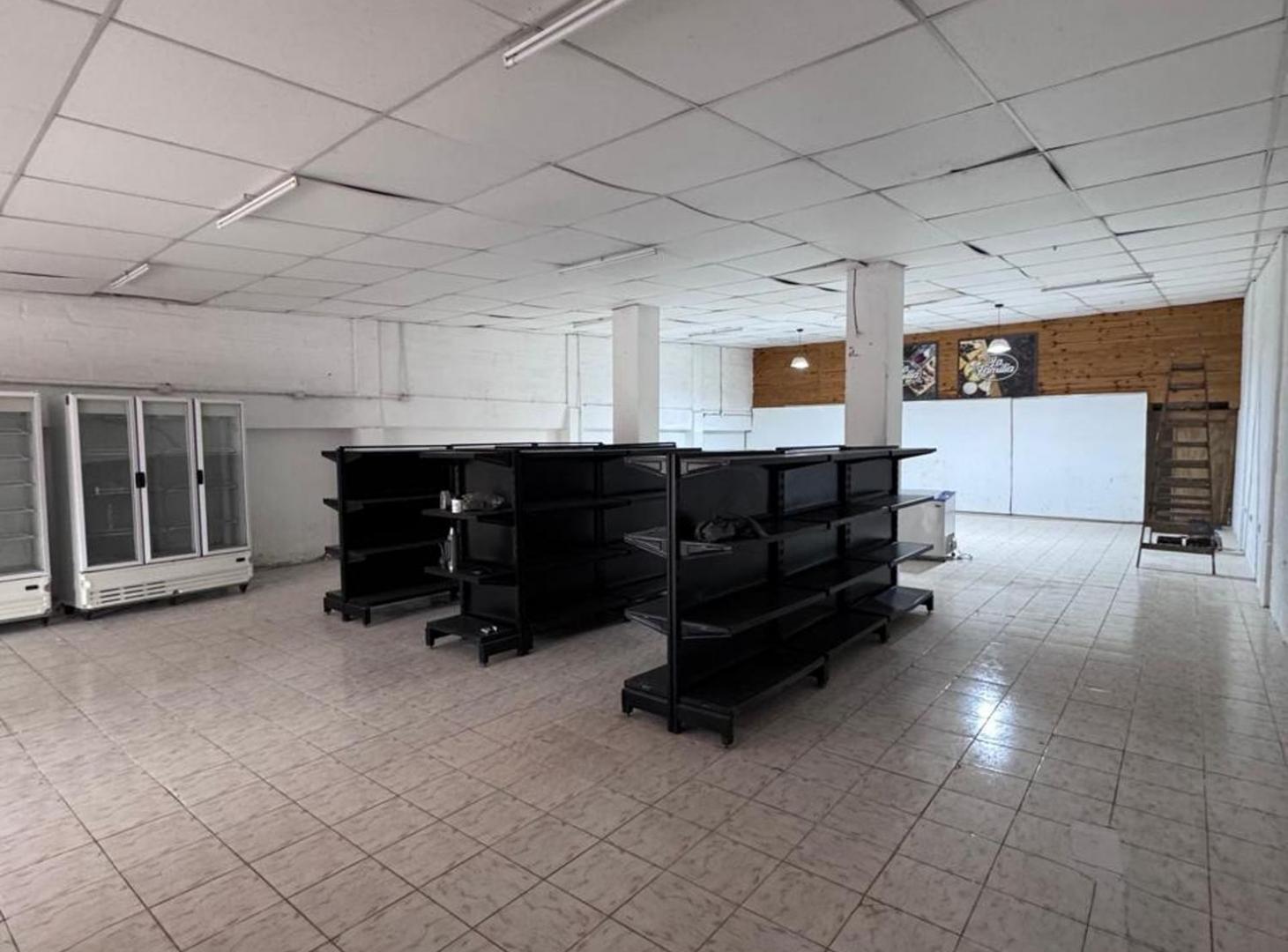 Foto de AMPLIO LOCAL COMERCIAL EN EXCELENTE UBICACION, imagen 3