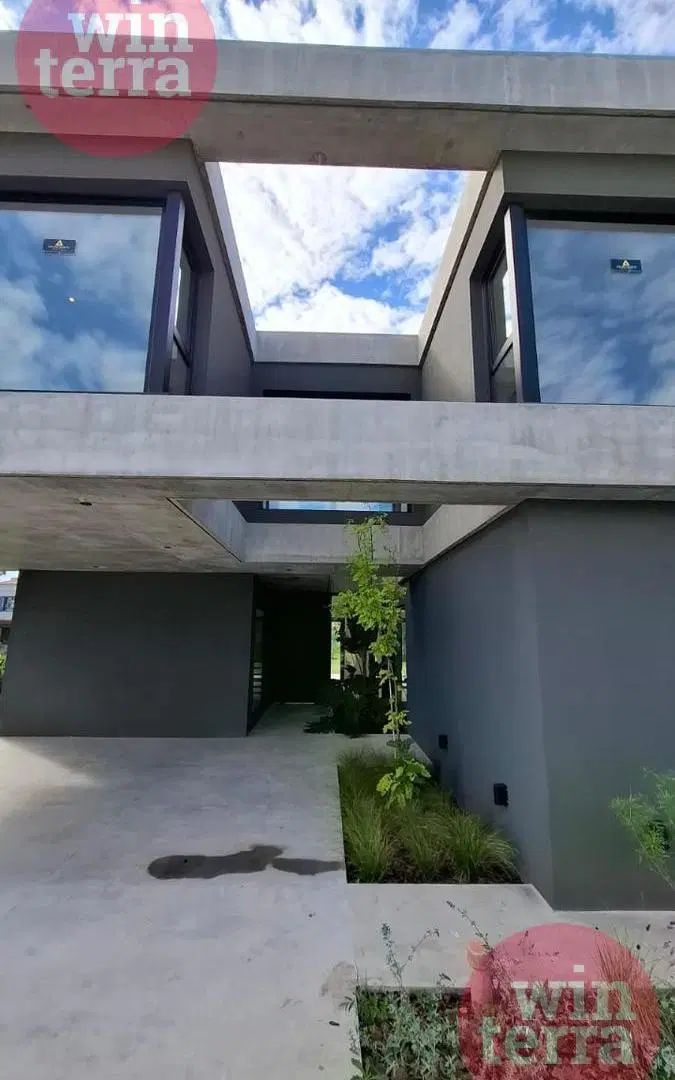 Casa a estrenar en Azzurra Tortugas, 366m2, gran lote interno orientacion noreste con pileta 8