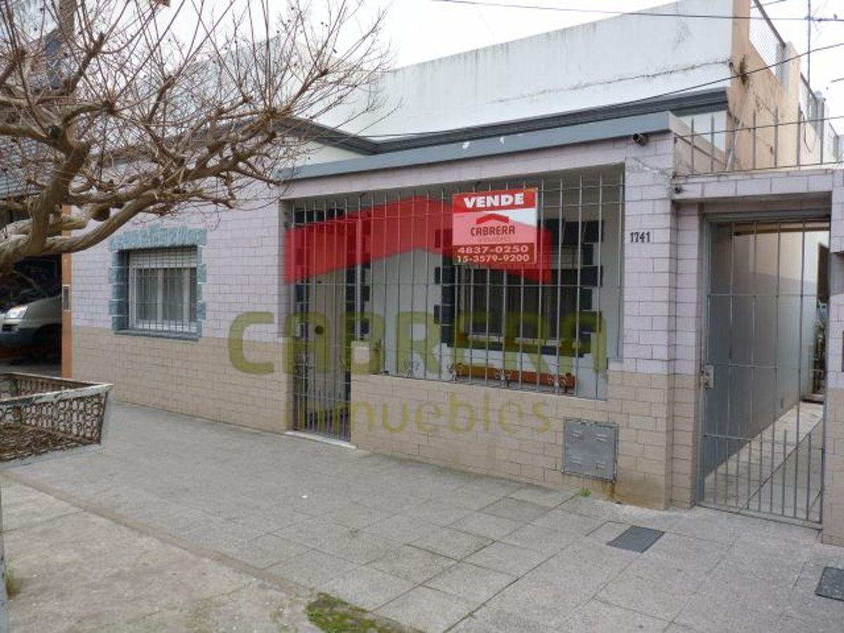 Amplio PH al frente, en Venta en Banfield.