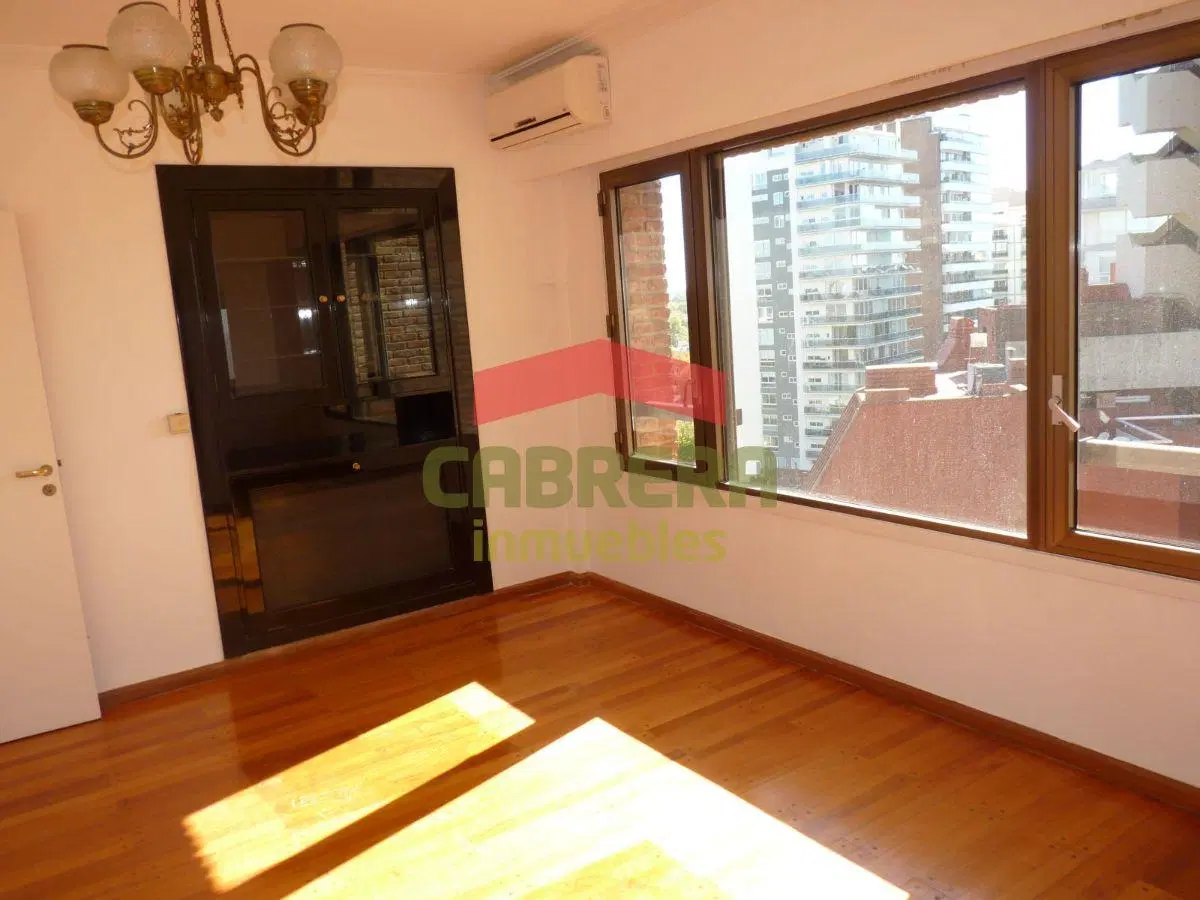 En La Lucila, piso 3 dormitorios c/dependecia,en alquiler. Vista al río desde todos los ambientes. 2 5