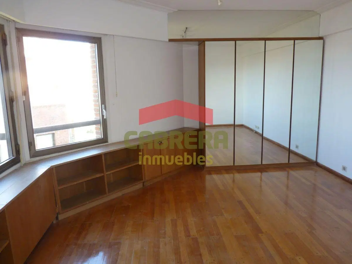 En La Lucila, piso 3 dormitorios c/dependecia,en alquiler. Vista al río desde todos los ambientes. 2 3