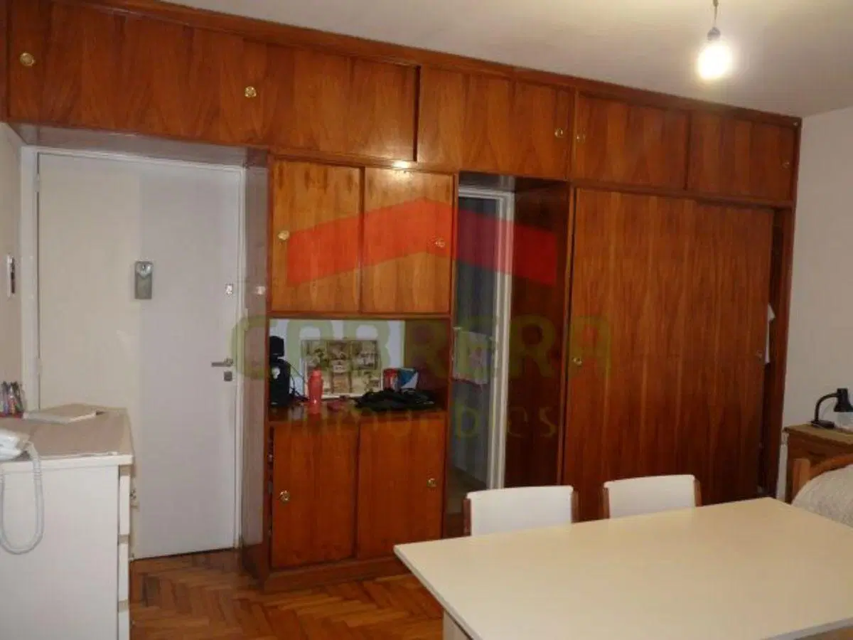 Monoambiente con patio a metros de av. Maipú 8